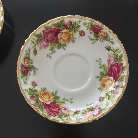 Royal Albert White and Gold Mugs Elegant Dining Set - Picture 2 of 3